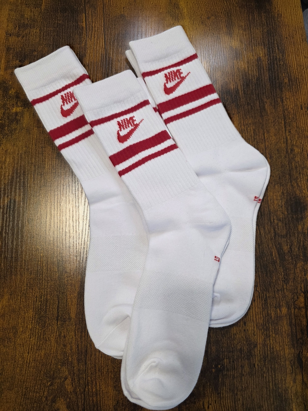 Nike White Crew Socks 3-Pack Red Logo NWOT Classic Athletic Bundle ❤️